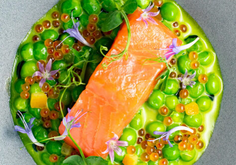 A plate of food with salmon and green beans.