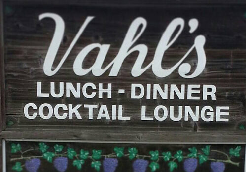 A sign for vahl 's lunch-dinner cocktail lounge.